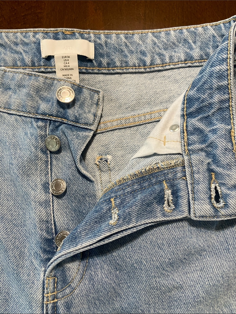 H&M Light Blue Button-Fly High Rise, Straight Leg Jeans. Size 4 - Picture 5 of 14